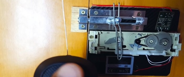 How to make an electronic lock from a DVD drive