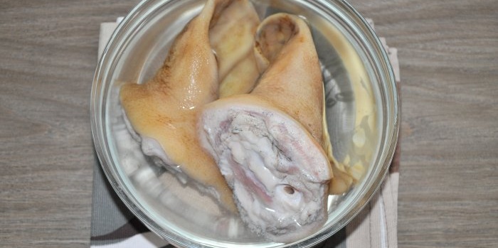 Budget delicacy How to cook marbled meat cuts from chicken and pig ears