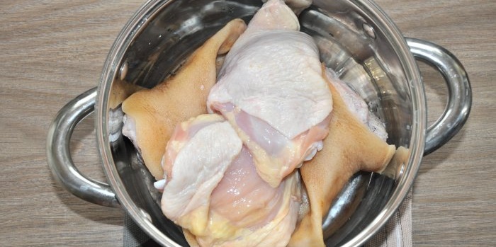 Budget delicacy How to cook marbled meat cuts from chicken and pig ears