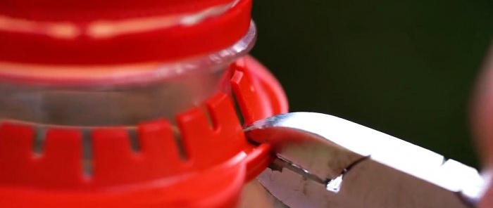 5 useful crafts from the necks and handles of plastic bottles