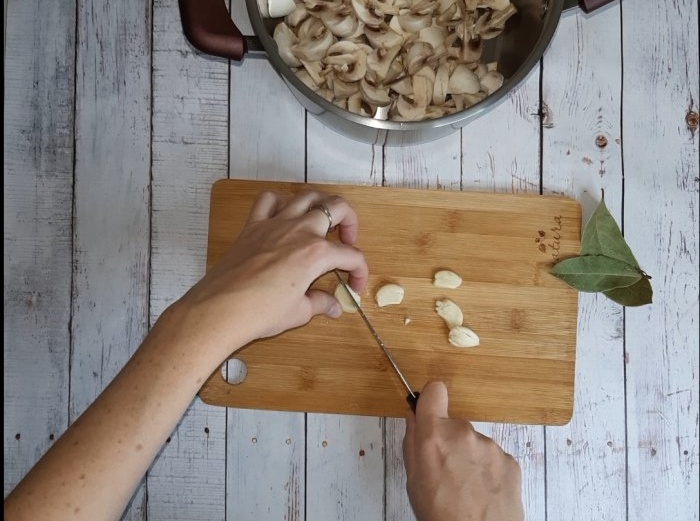 How to easily marinate champignons and enjoy a great appetizer