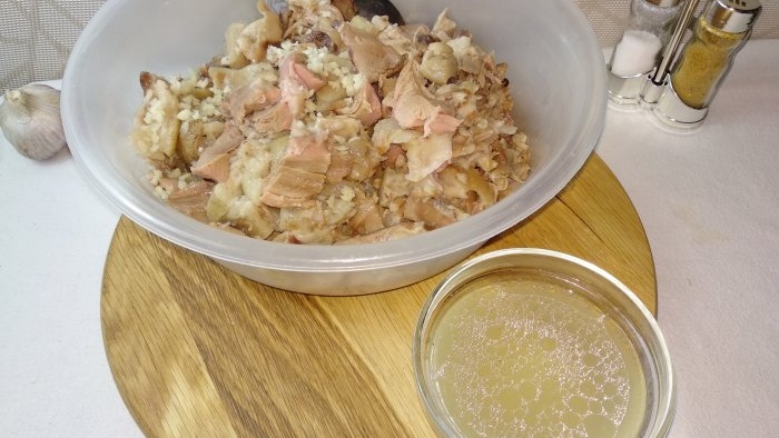 How to prepare brawn from pork knuckle in a PET bottle