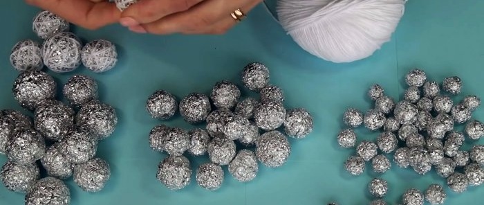 How to make a beautiful Christmas tree out of foil