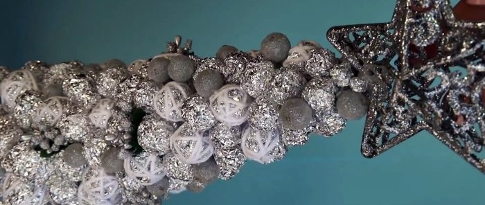 How to make a beautiful Christmas tree out of foil