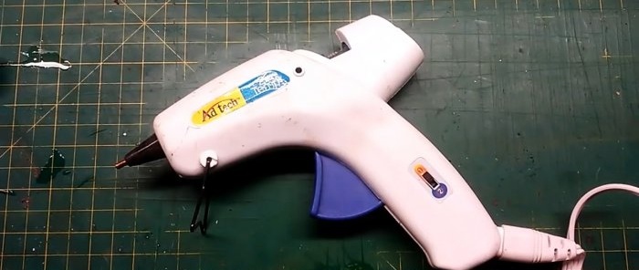 How to use a glue gun to turn plastic bags into plastic for DIY projects