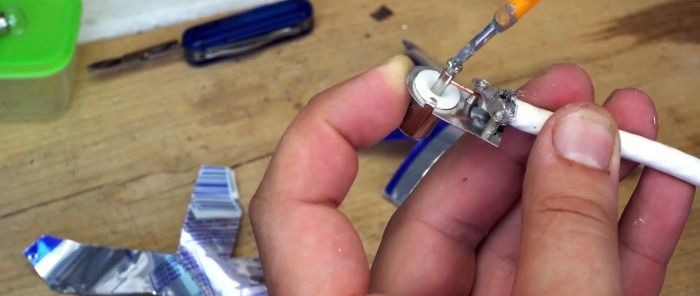 How to make a simple digital TV antenna from an aluminum can