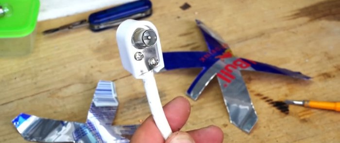 How to make a simple digital TV antenna from an aluminum can