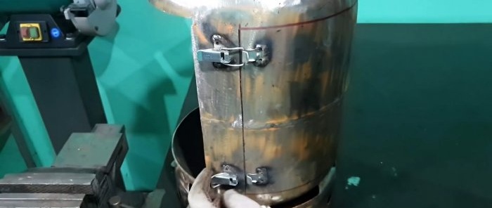 How to make a charcoal grill from a small gas cylinder