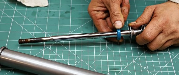 How to make a pump from an old car strut