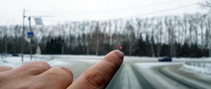 Lifehack for motorists: cheap anti-ice from a radio store