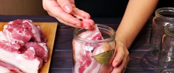 Add spices to the jar