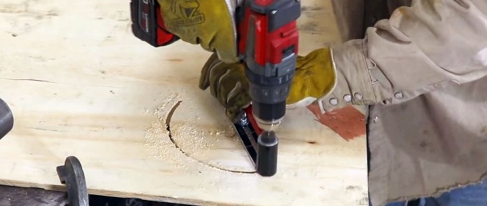 Milling a hole in plywood