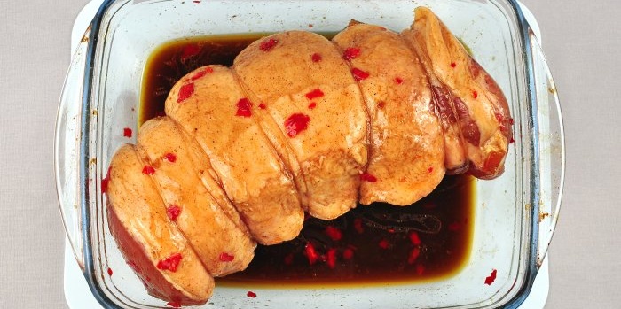 How to marinate and bake pork in the oven deliciously