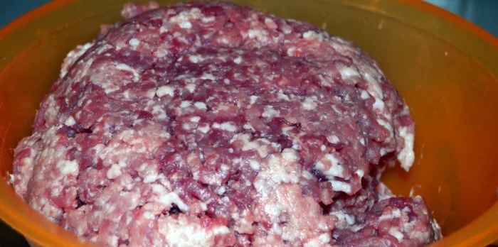 Minced meat is prepared from pork pulp