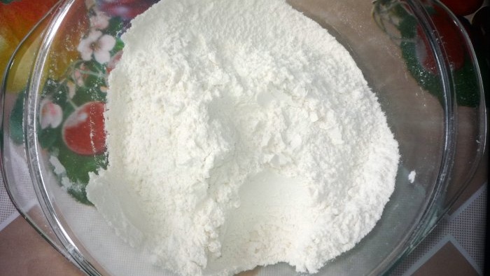 Mix flour, baking soda and salt thoroughly