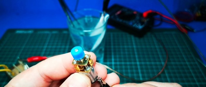 How to make a liquid diode from a spoon of water and soda