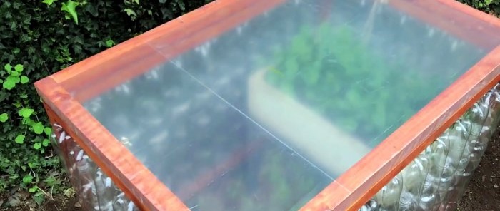 The idea of ​​a homemade greenhouse from PET bottles