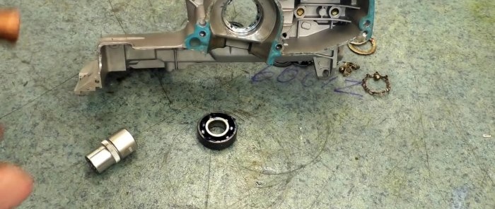 How to remove a bearing race from the housing