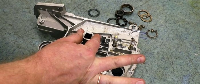 How to remove a bearing race from the housing