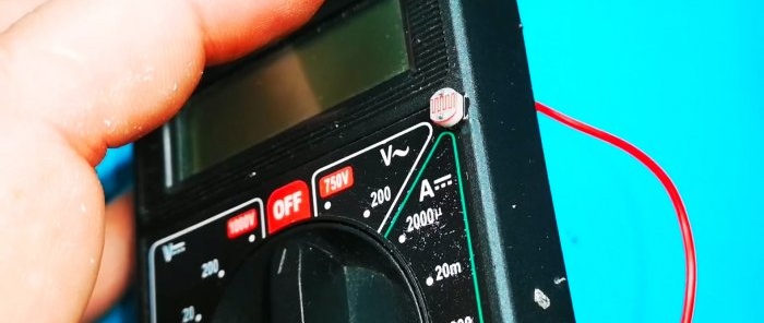 How to turn on the multimeter backlight automatically