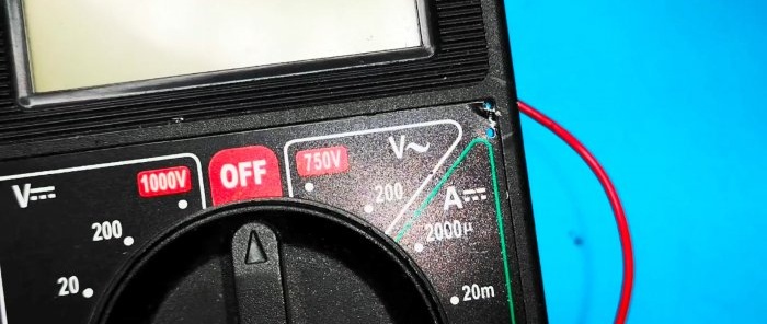 How to turn on the multimeter backlight automatically