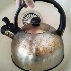 Life hack: “Shine” cleaning product will clean even the oldest kettle