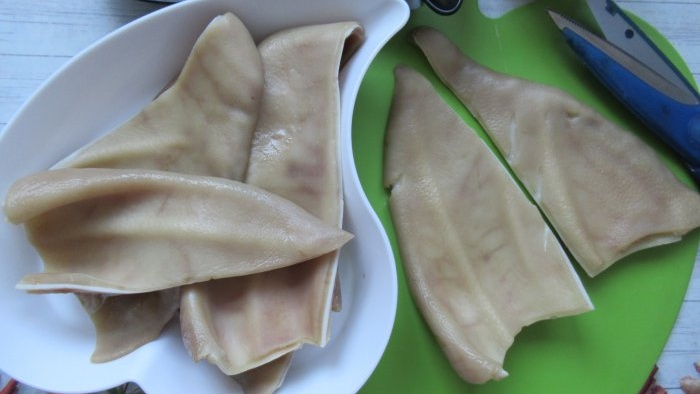 Pressed pig ears are a budget but very tasty snack for any occasion.