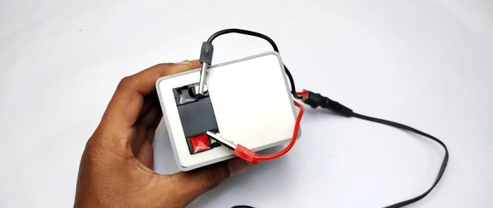 How to make a 12 V Li-ion battery from a laptop battery and PVC pipe