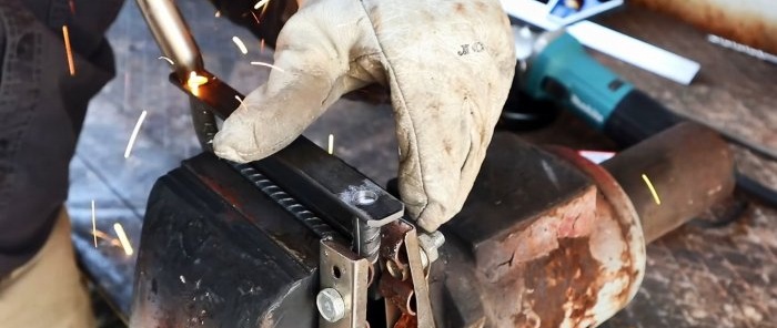 How to make a loft-style door handle from steel strips and a piece of reinforcement