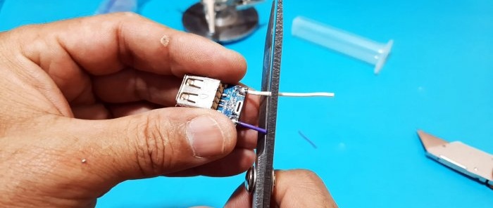 How to make a simple 5000 mAh Power Bank from a syringe