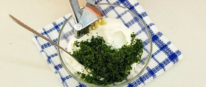 The simplest soft cream cheese without cooking from kefir