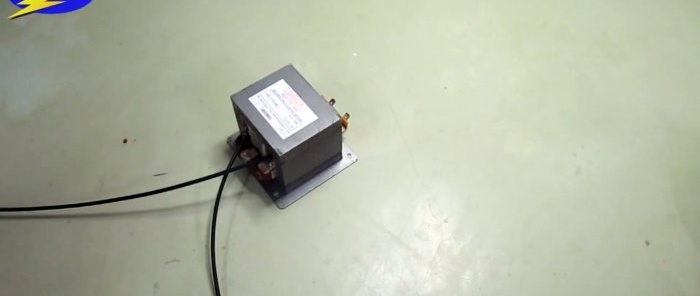 How to make a car battery charger from a microwave oven