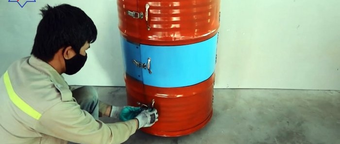 How to make a mobile tool storage cabinet from a steel barrel