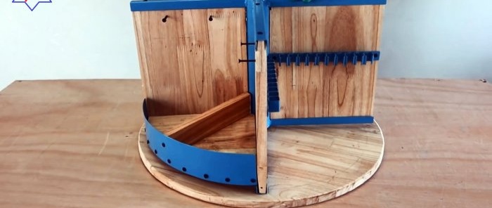 How to make a mobile tool storage cabinet from a steel barrel