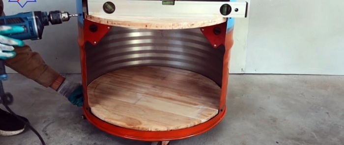 How to make a mobile tool storage cabinet from a steel barrel