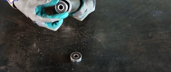 How to make a mobile tool storage cabinet from a steel barrel