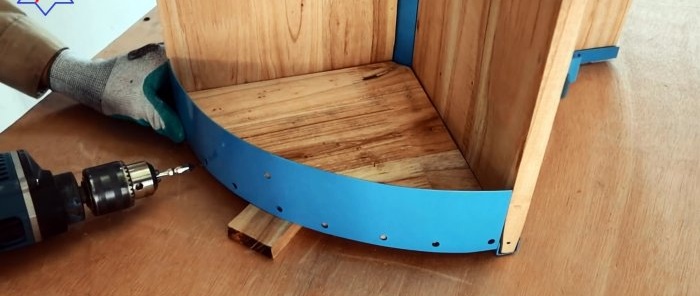 How to make a mobile tool storage cabinet from a steel barrel