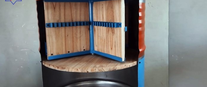 How to make a mobile tool storage cabinet from a steel barrel