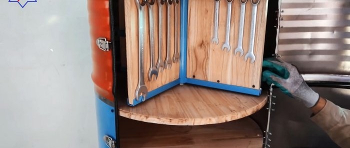 How to make a mobile tool storage cabinet from a steel barrel