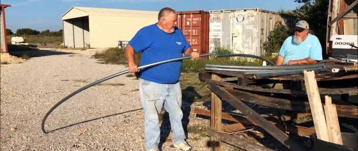 How to bend a pipe into a greenhouse arch using a homemade template