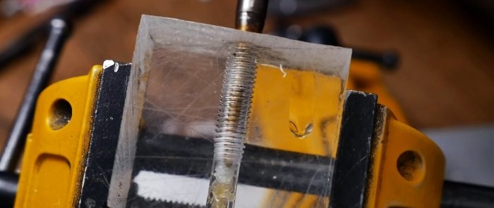 How to use the remnants of a dried cylinder with polyurethane foam Making a simple device