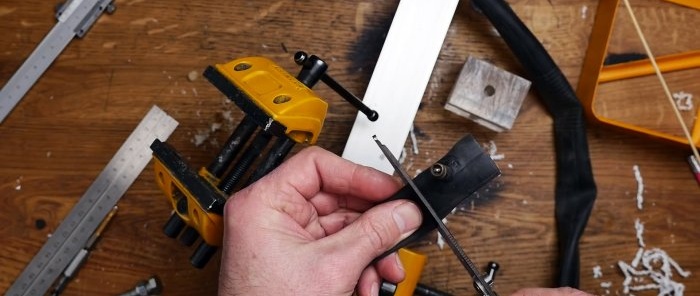 How to use the remnants of a dried cylinder with polyurethane foam Making a simple device