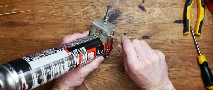 How to use the remnants of a dried cylinder with polyurethane foam Making a simple device