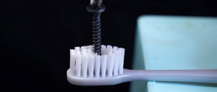 5 Ways to Use Old Toothbrushes