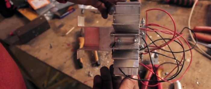 Homemade generator to generate electricity from candle heat