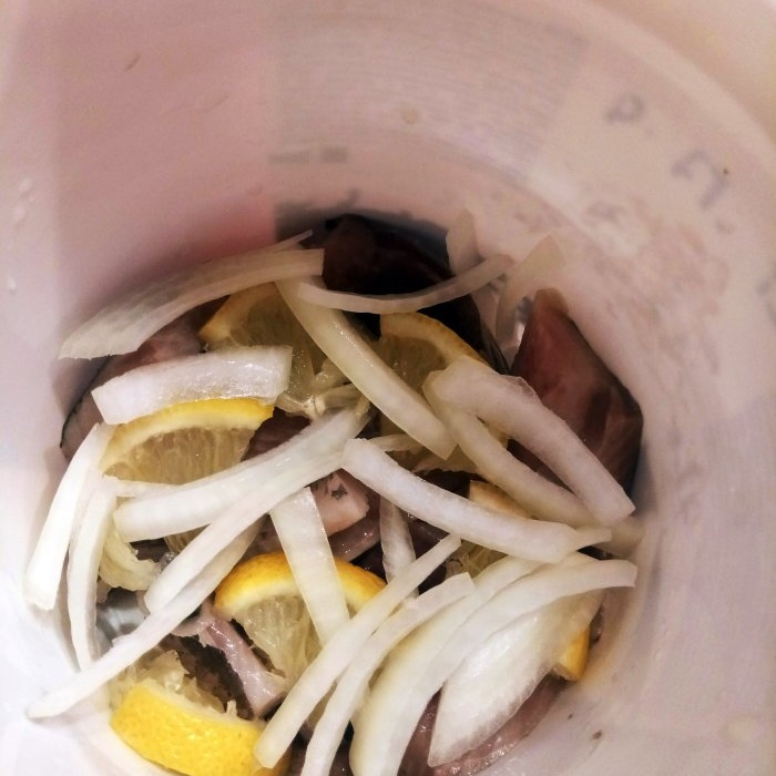 How to make preserved herring in lemon juice