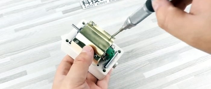 How to make a mini circuit board cutting machine