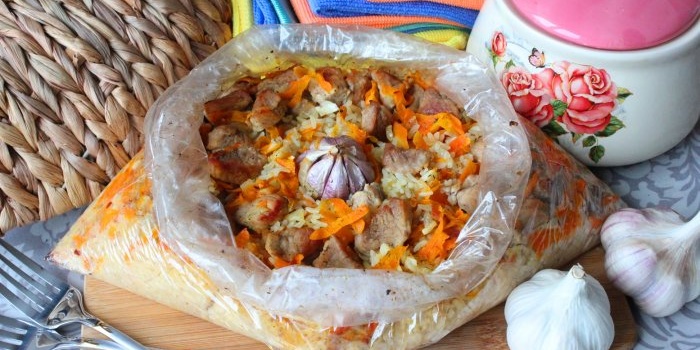 Lazy pilaf in a baking bag