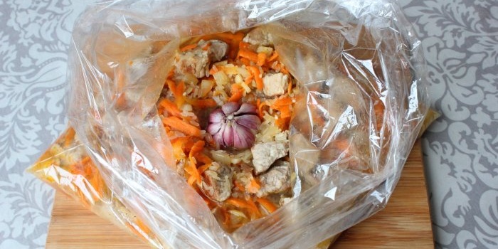 Lazy pilaf in a baking bag