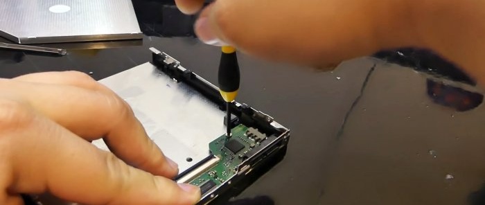 How to upgrade an old laptop by replacing the DVD drive with an SSD